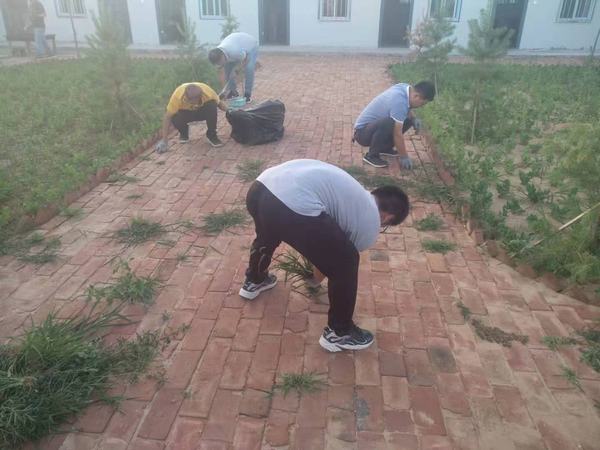 陜煤建設(shè)韓城分公司榆林項(xiàng)目部開展義務(wù)勞動活動增強(qiáng)項(xiàng)目部的向心力