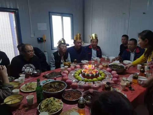 陜煤建設(shè)韓城分公司土建十項(xiàng)目部生日party營(yíng)造濃濃家庭氛圍