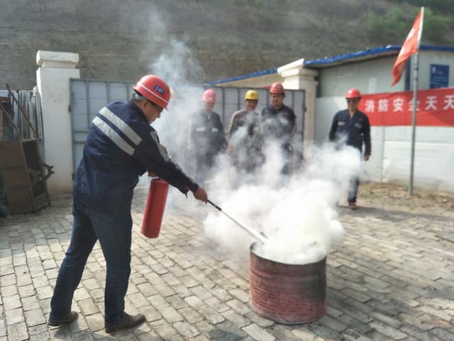 陜煤建設(shè)洗選煤運(yùn)營(yíng)公司安裝第二項(xiàng)目部：“冬季三防”工作有聲有色進(jìn)行中