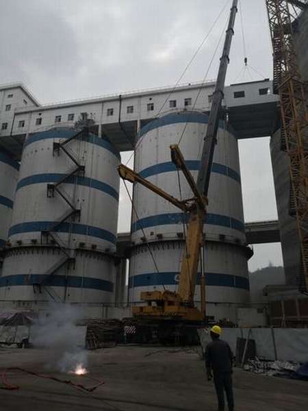 陜煤建設(shè)澄合分公司第三項目部承建的胡家河新增混煤倉鋼結(jié)構(gòu)吊裝工程順利完成