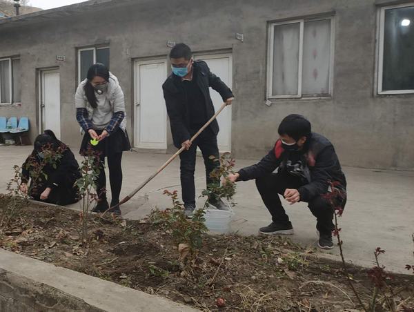 陜煤建設(shè)韓城分公司安裝四項目部開展義務(wù)勞動貢獻(xiàn)青春力量