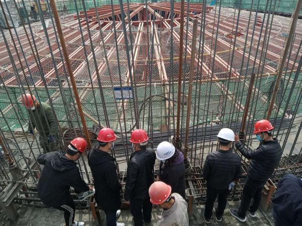 天工公司現(xiàn)場觀摩+現(xiàn)場講解+室內(nèi)培訓(xùn)縱深工程質(zhì)量