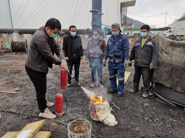 陜煤建設(shè)礦建二公司各項目部開展消防應(yīng)急演練活動