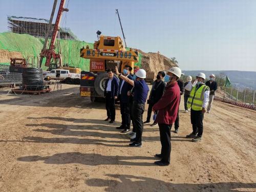 彬州市領(lǐng)導(dǎo)蒞臨銀西高鐵彬州站前廣場項(xiàng)目檢查指導(dǎo)工作