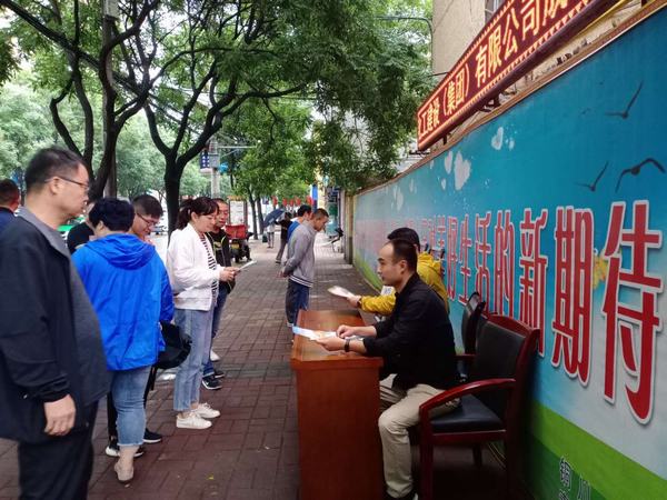 陜煤建設(shè)設(shè)備租賃中心開展“安全生產(chǎn)咨詢?nèi)铡被顒?></div>
                                <div   id=