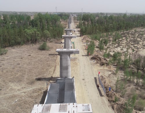 陜煤建設(shè)路橋分公司靖神鐵路高家伙場(chǎng)特大橋墩柱施工全部完成