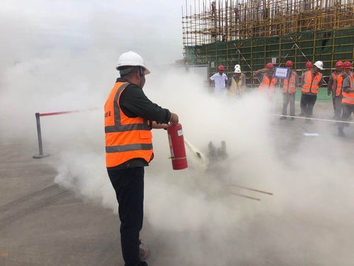 陜煤建設(shè)銅煤公司第十六項(xiàng)目部組織開展高處墜落及消防應(yīng)急演練專項(xiàng)活動(dòng)