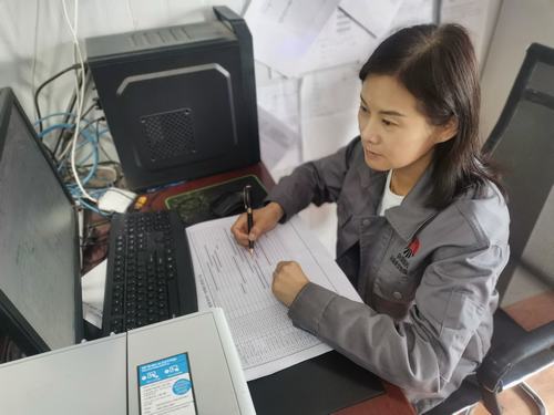 與青春有個“碰撞”，她們在工地綻放