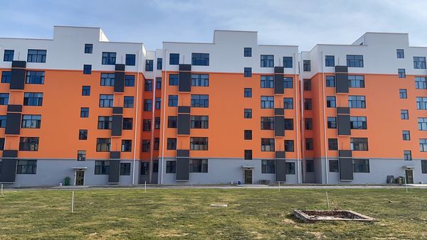 陜煤建設(shè)天工公司承建的小保當(dāng)1、2#公寓樓順利通過(guò)竣工驗(yàn)收