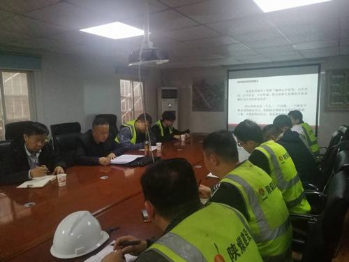 陜煤建設(shè)銅煤公司以領(lǐng)導(dǎo)深入基層講黨課凝聚推動(dòng)企業(yè)發(fā)展的思想動(dòng)力