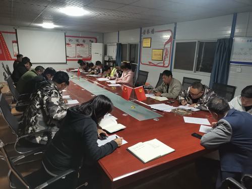 陜煤建設(shè)銅煤公司第一項(xiàng)目部開展“考一考”安全知識(shí)競(jìng)賽答題推動(dòng)安全理念深入人心