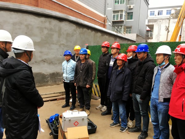 陜煤建設(shè)澄合分公司第十一項(xiàng)目部首次開展有限空間應(yīng)急演練“動(dòng)真格”