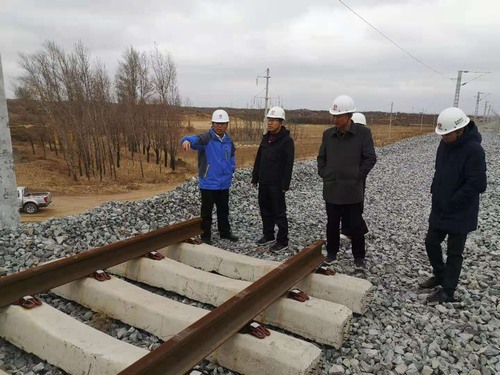 陜煤建設(shè)路橋分公司穩(wěn)扎穩(wěn)打把好安全“方向盤”