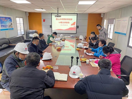 陜煤建設(shè)公司藍(lán)山水岸項(xiàng)目 6#樓及3#、4#、5#獨(dú)立商業(yè)樓順利通過主體驗(yàn)收