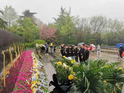 陜煤建設(shè)銅煤公司第二項(xiàng)目部黨支部開展“緬懷革命先烈、重溫革命歷史”主題黨日活動(dòng)