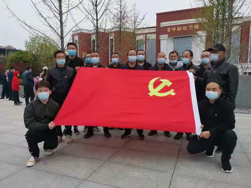 陜煤建設(shè)天工公司土建第十二黨支部開展“祭掃烈士陵園，緬懷革命先烈”主題黨日活動(dòng)