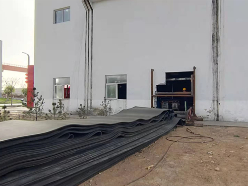 陜煤建設(shè)機電安裝公司曹家灘項目部施工大干迎“五一”