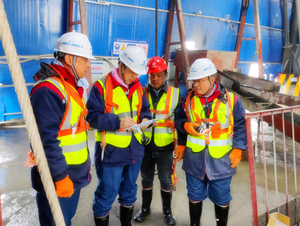 副總師宋培章一行深入陜煤建設(shè)礦建三公司天山項(xiàng)目檢查指導(dǎo)工作