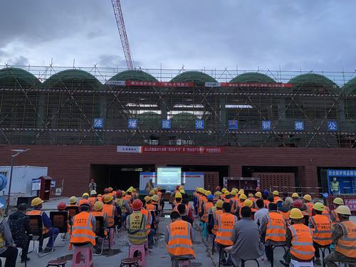 陜煤建設(shè)銅煤公司第十六項(xiàng)目部開(kāi)展“違章，生命的紅線”事故警示教育周活動(dòng)