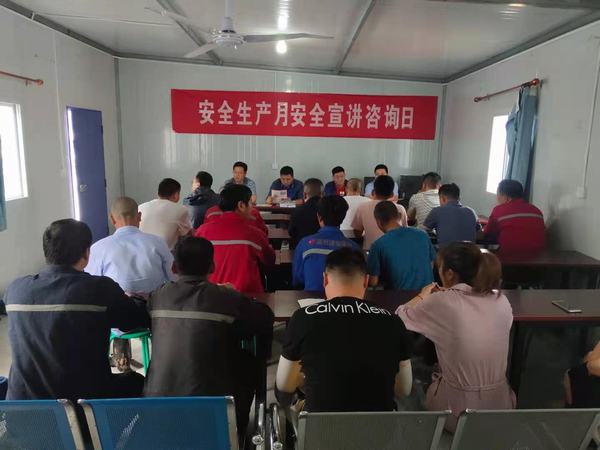 陜煤建設(shè)礦建二公司開(kāi)展“安全生產(chǎn)咨詢(xún)?nèi)铡被顒?dòng)