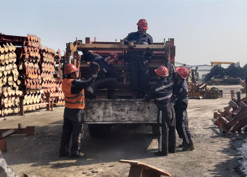 陜煤建設(shè)機電安裝公司神府項目部 順利完成25210順槽膠帶機安裝工程