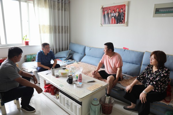 陜煤建設(shè)韓城分公司“七一”前夕走訪慰問困難黨員