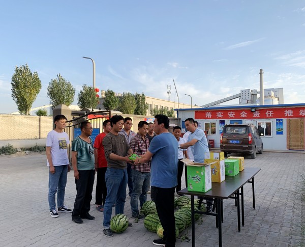 陜煤建設(shè)澄合分公司第十二項(xiàng)目部炎炎夏日送清涼暖人心