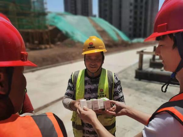 陜煤建設(shè)銅煤公司第二十三項目部烈日炎炎戰(zhàn)高溫 多措并舉保安全生產(chǎn)