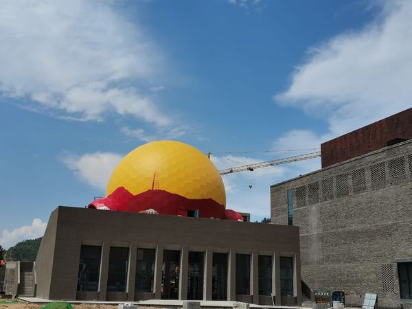 陜煤建設(shè)銅煤公司延安項(xiàng)目部施工的延安圣地河谷-西北三角區(qū)商業(yè)工程交付使用