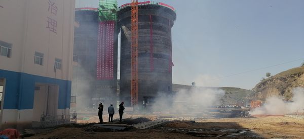 陜煤建設(shè)天工公司安裝三部精煤倉 滑模施工順利完成