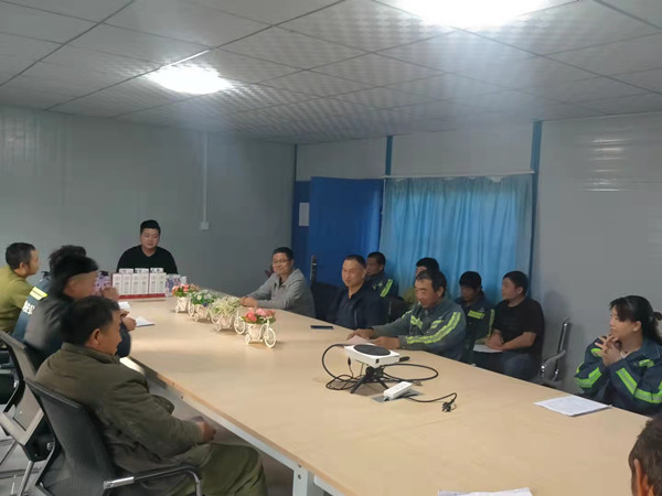 陜煤建設(shè)機(jī)電安裝公司：國(guó)慶節(jié)，我們?cè)诠さ剡^(guò)