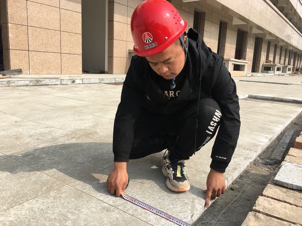 奉獻(xiàn)不言苦，追求無止境