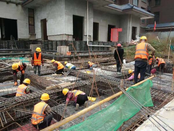 陜煤建設(shè)澄合分公司第七項(xiàng)目部生力廣場項(xiàng)目追趕超越干勁酣