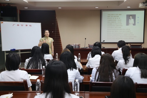 陜煤建設(shè)路橋分公司：關(guān)愛(ài)女職工，情滿半邊天