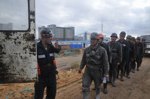 陜煤建設(shè)煤礦運營服務(wù)分公司：日進尺破50米！掘進鐵軍回歸