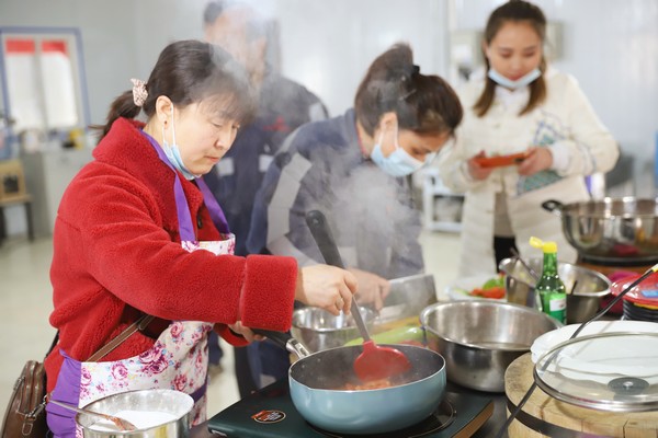 陜煤建設(shè)洗選煤運(yùn)營公司：我為職工添道菜  有滋有味慶“三八”