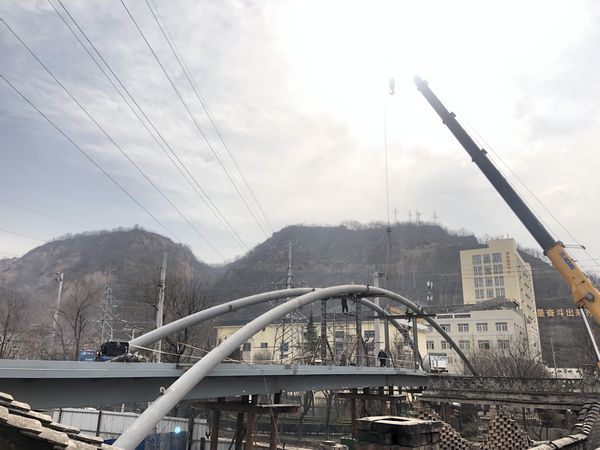 陜煤建設(shè)天工公司土建七部承建的彬長大佛寺煤礦人行天橋工程實現(xiàn)混凝土澆筑一次性完成