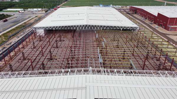 陜煤建設(shè)渭南分公司：南京金龍電動(dòng)車項(xiàng)目網(wǎng)架頂升圓滿收官