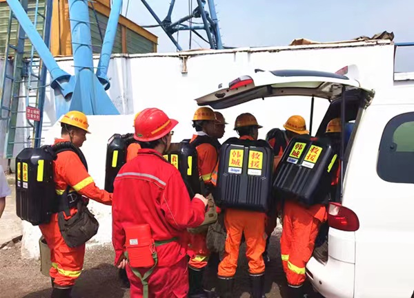 韓城礦業(yè)王峰煤礦與陜煤建設(shè)礦建二公司王峰項目部組織開展煤礦水害事故應(yīng)急救援演練