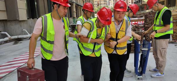 陜煤建設(shè)銅煤公司第十五項(xiàng)目部開展“防風(fēng)險(xiǎn)、除隱患、遏事故”為主題的特種設(shè)備事故應(yīng)急救援演練活動(dòng)