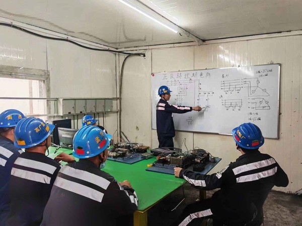 陜煤建設(shè)洗選煤運營公司紅柳林洗煤廠項目部：機電綜合實訓(xùn)室成為員工技能“充電站”