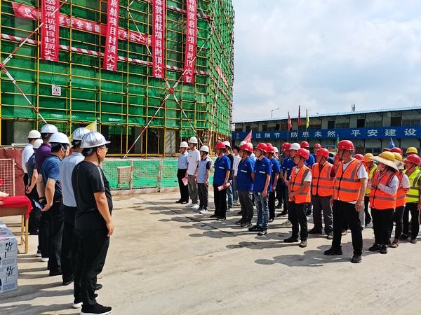 陜煤建設(shè)渭南分公司承建的渭南啟航A、B座工程主體順利封頂