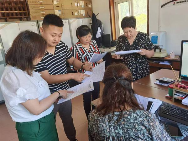 陜煤建設(shè)銅煤公司組織開(kāi)展“依法興企、你我共行”主題宣傳活動(dòng)