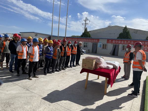 陜煤建設西北分公司：張掖潤泉瑞苑項目3#、5#、8#住宅樓喜封頂