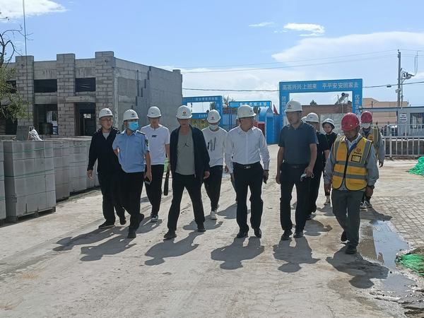 鄂托克旗旗委常委、政府副旗長許瑞峰一行蒞臨陜煤建設(shè)內(nèi)蒙古分公司第二項目部檢查指導(dǎo)工作