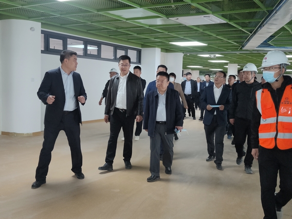 榆林城投集團黨委書記、董事長、總經(jīng)理郝君一行蒞臨北京師范大學榆林學校（幼兒園）項目檢查指導(dǎo)工作