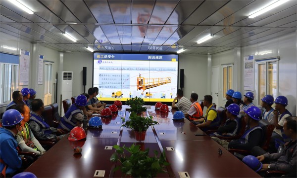 陜煤建設(shè)咸陽分公司灃西新城第五學(xué)校項目積極開展系列安全教育培訓(xùn)活動