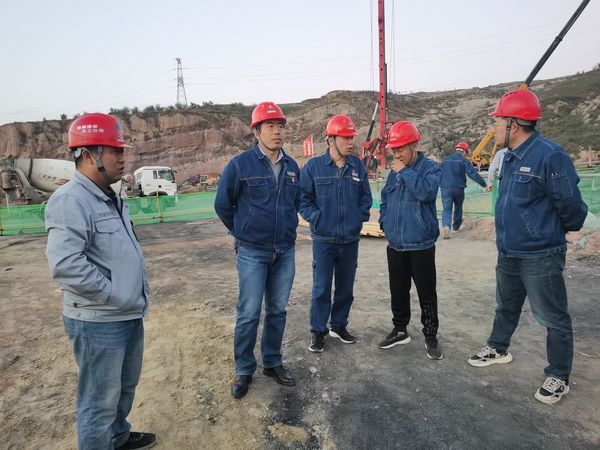 陜西新元潔能有限公司董事長、總經(jīng)理范建林蒞臨陜煤建設天工公司檢查指導工作