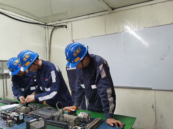 陜煤建設(shè)洗選煤運(yùn)營(yíng)公司紅柳林洗煤廠項(xiàng)目部： “小舉措”護(hù)好安全“大屏障”