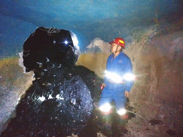 陜煤建設(shè)礦建三公司雙龍項目部116運輸順槽順利貫通